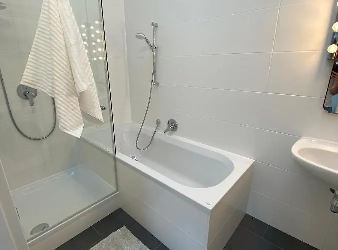 Apartamento Stilvolle Dachgeschosswohnungen Mit Balkon In Innenstadt Naehe *
