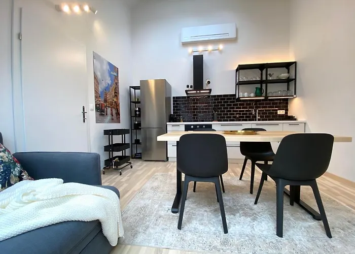 Stilvolle Dachgeschosswohnungen Mit Balkon In Innenstadt Naehe Apartamento