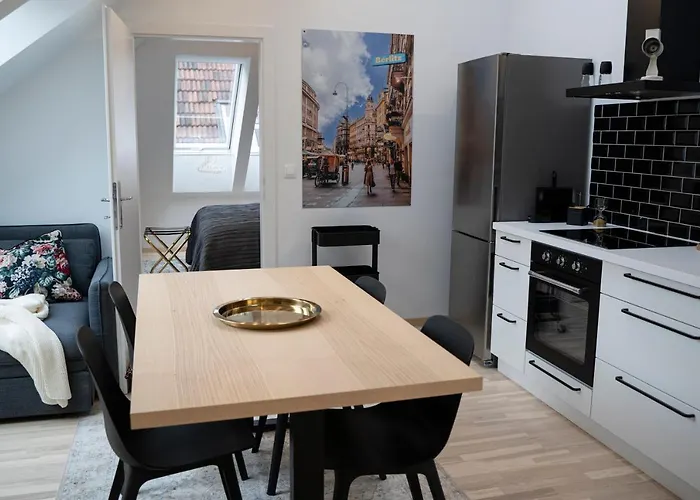 Apartamento Stilvolle Dachgeschosswohnungen Mit Balkon In Innenstadt Naehe Viena