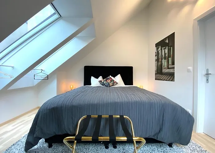 Stilvolle Dachgeschosswohnungen Mit Balkon In Innenstadt Naehe *