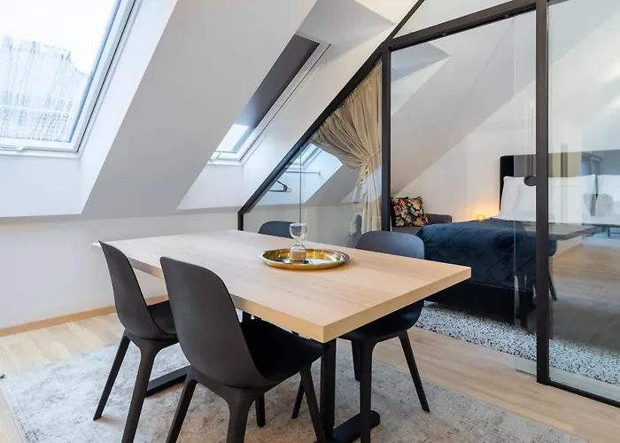 Apartamento Stilvolle Dachgeschosswohnungen Mit Balkon In Innenstadt Naehe Viena