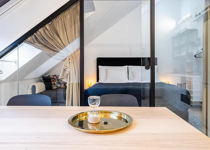 Stilvolle Dachgeschosswohnungen Mit Balkon In Innenstadt Naehe Viena