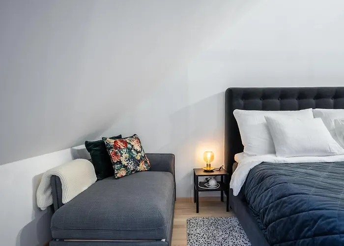 Stilvolle Dachgeschosswohnungen Mit Balkon In Innenstadt Naehe *
