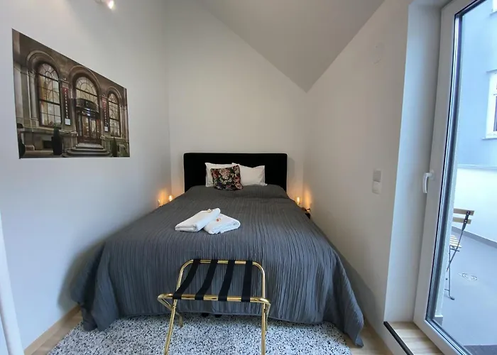 Stilvolle Dachgeschosswohnungen Mit Balkon In Innenstadt Naehe Apartamento
