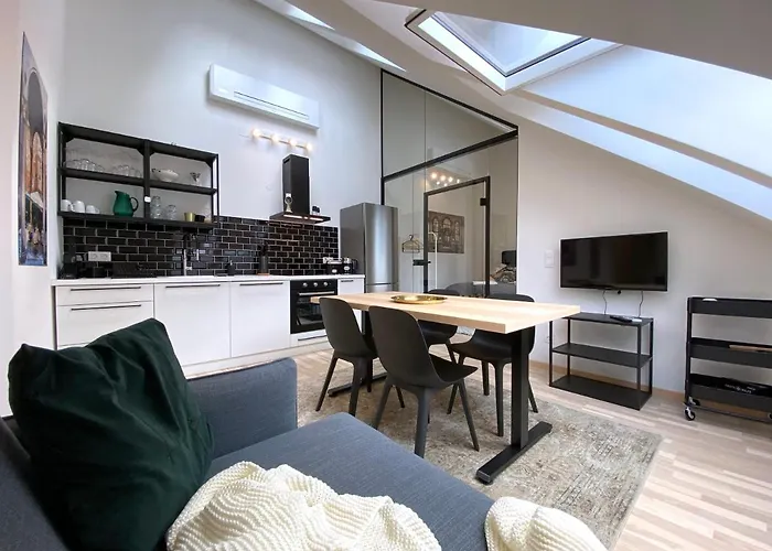 Stilvolle Dachgeschosswohnungen Mit Balkon In Innenstadt Naehe Apartamento